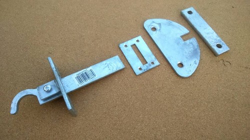 Central closing gate - , latch